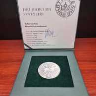 Stříbrná medaile Svatý Jiří - Jiří Harcuba (ČD 2024) s podpisem autora (ak.sochař Vladimír Oppl)