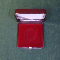 Červená plastová etue 6,5 x 6,5cm - průměr 28mm (EZ005)