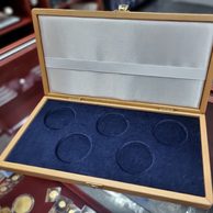 Dřevěná kazeta na 5 kusů stříbrných  500kč mincí ČNB 