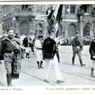 10302 - VI. slet sokolstva v Praze - Francouští gymnasté vchází na Starom. nám.