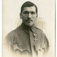 D 43123 - Vojenské téma