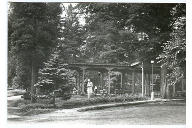 E 32587 - Lázně Toušeň