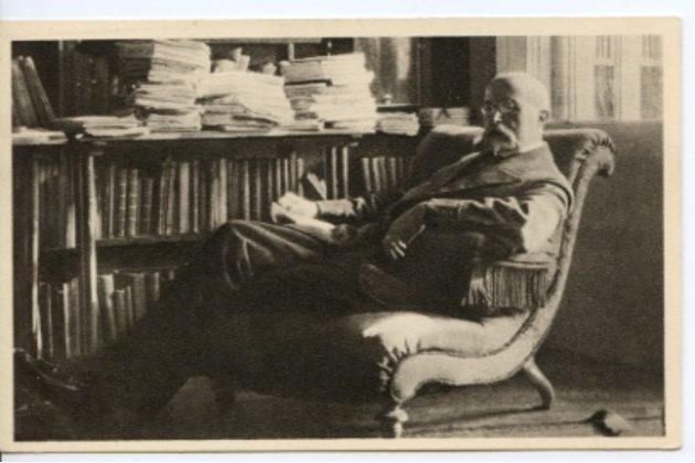 B 42744 - T.G. Masaryk ve své pracovně (1914)