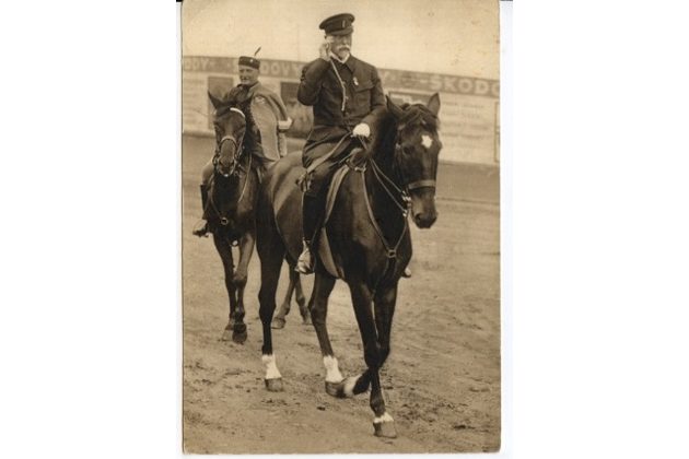 D 43218 - T.G. Masaryk s br. Dr. Karlem Hellerem na sletišti 1926