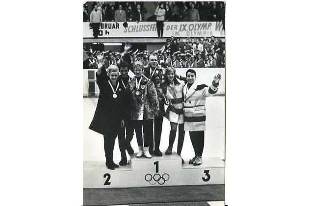 E 55752 - ZOH Innsbruck 1964 - Medailisté v krasobruslení