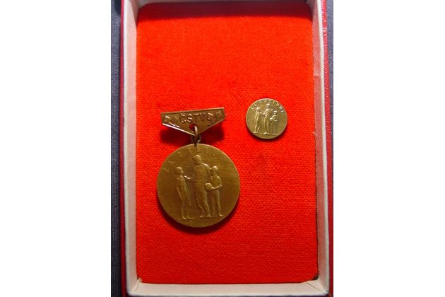 12082 - Za zásluhy o rozvoj čs.tělesné výchovy a sportu