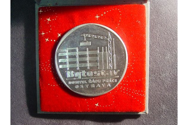 12222 - Bytostav nositel Řádu Práce