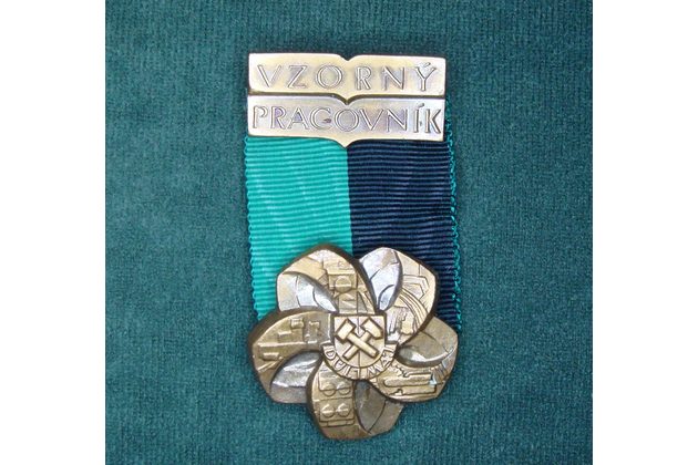 12953- Důl.1.Máj- Vzorný pracovník (Z.Kolářský)