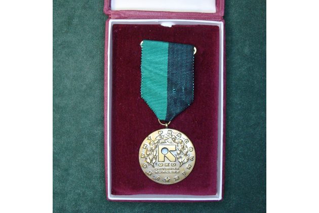 12950- OKD Ostrava Koncern- Vzorný pracovník s etuí, žlutý kov