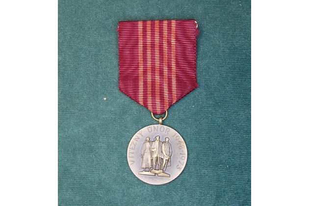 13019- 25. výročí Vítězného února s průkazem